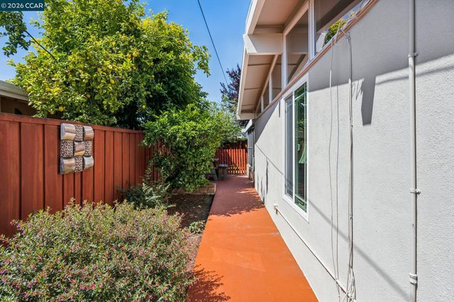 27621 Loyola Ave, Hayward, CA 94545