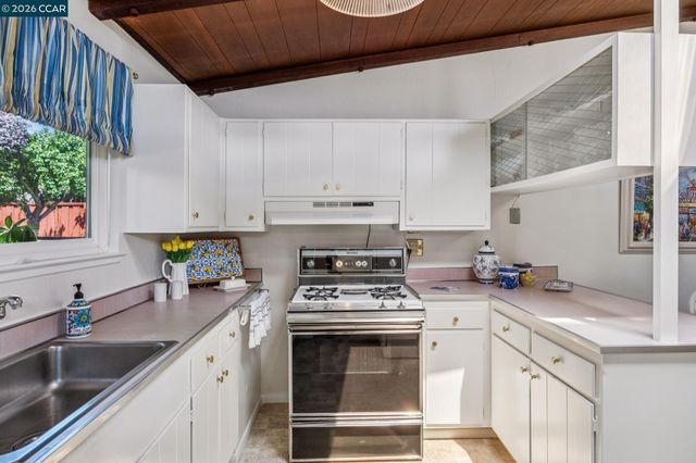27621 Loyola Ave, Hayward, CA 94545