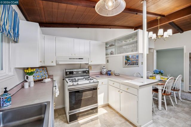 27621 Loyola Ave, Hayward, CA 94545