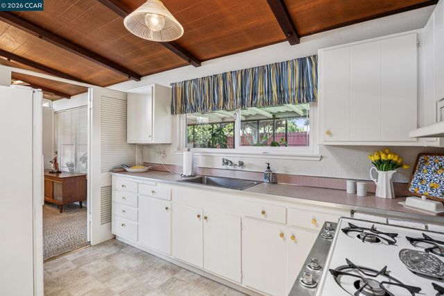 27621 Loyola Ave, Hayward, CA 94545