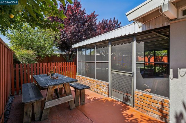 27621 Loyola Ave, Hayward, CA 94545