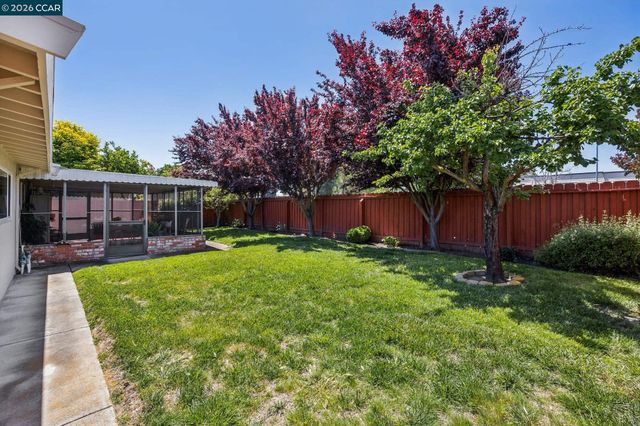 27621 Loyola Ave, Hayward, CA 94545