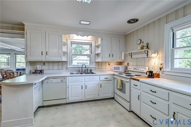 1817 Pocoshock Blvd, North Chesterfield, VA 23235