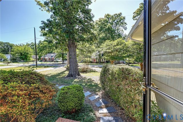 1817 Pocoshock Blvd, North Chesterfield, VA 23235