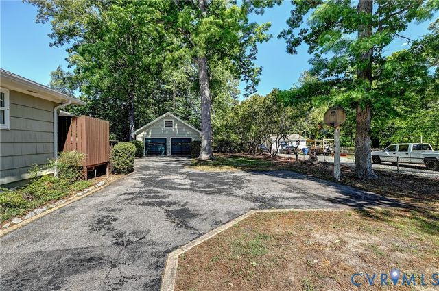 1817 Pocoshock Blvd, North Chesterfield, VA 23235
