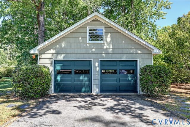 1817 Pocoshock Blvd, North Chesterfield, VA 23235
