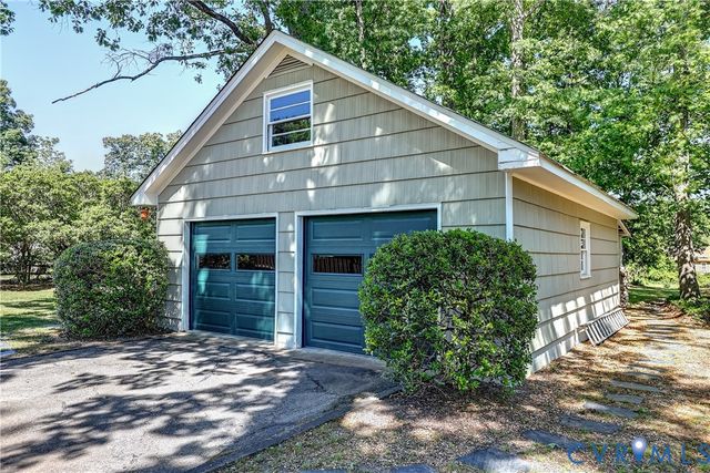 1817 Pocoshock Blvd, North Chesterfield, VA 23235