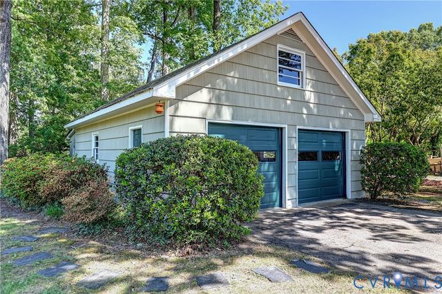 1817 Pocoshock Blvd, North Chesterfield, VA 23235