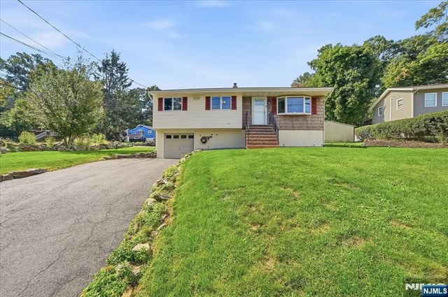 2 Crescent Road, Hopatcong, NJ 07843