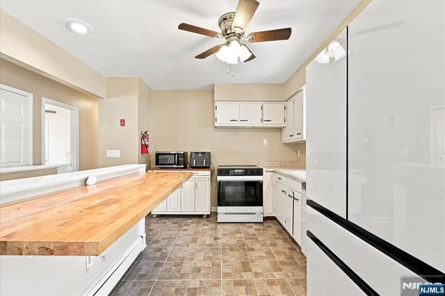 2 Crescent Road, Hopatcong, NJ 07843