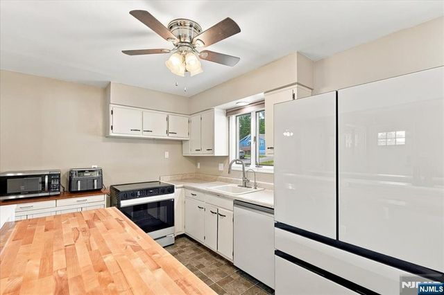 2 Crescent Road, Hopatcong, NJ 07843