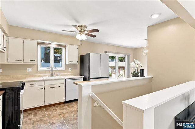 2 Crescent Road, Hopatcong, NJ 07843