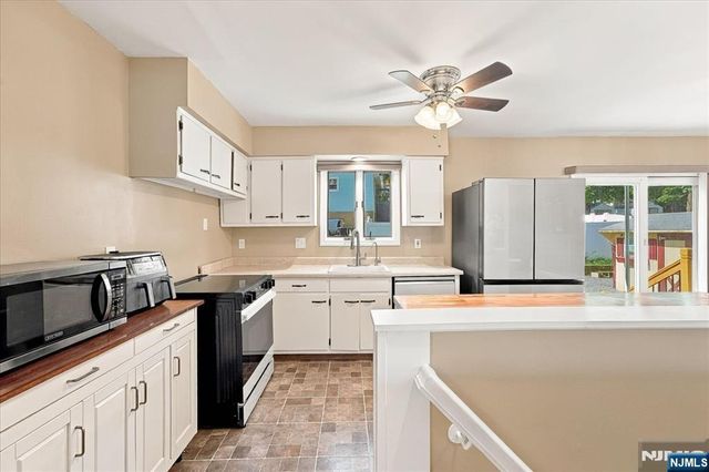 2 Crescent Road, Hopatcong, NJ 07843
