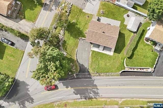2 Crescent Road, Hopatcong, NJ 07843