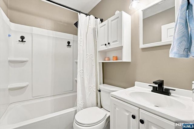 2 Crescent Road, Hopatcong, NJ 07843