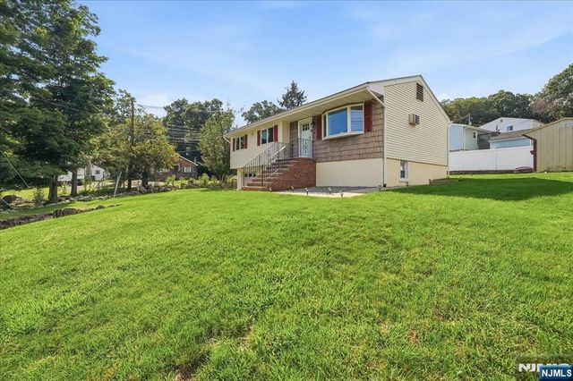 2 Crescent Road, Hopatcong, NJ 07843