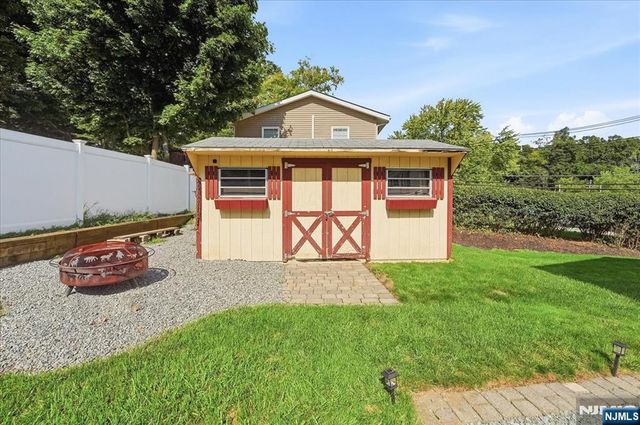 2 Crescent Road, Hopatcong, NJ 07843