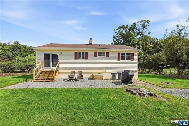 2 Crescent Road, Hopatcong, NJ 07843