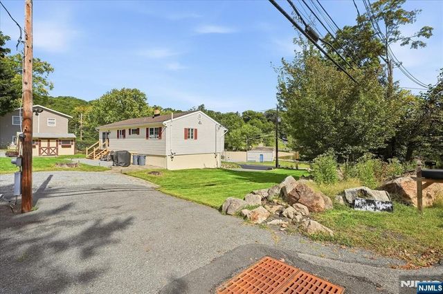 2 Crescent Road, Hopatcong, NJ 07843