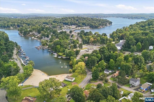 2 Crescent Road, Hopatcong, NJ 07843