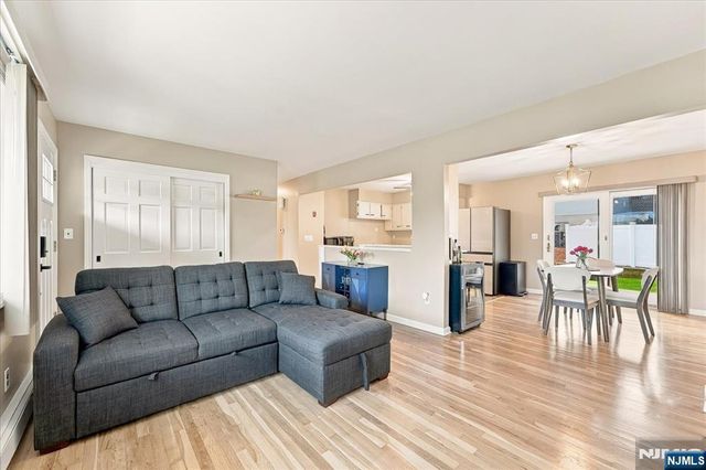 2 Crescent Road, Hopatcong, NJ 07843