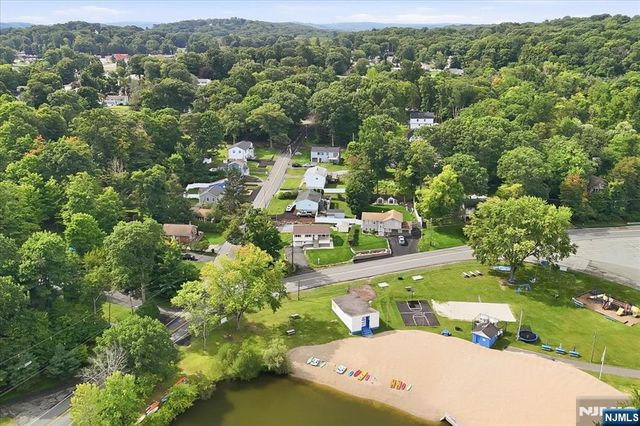 2 Crescent Road, Hopatcong, NJ 07843