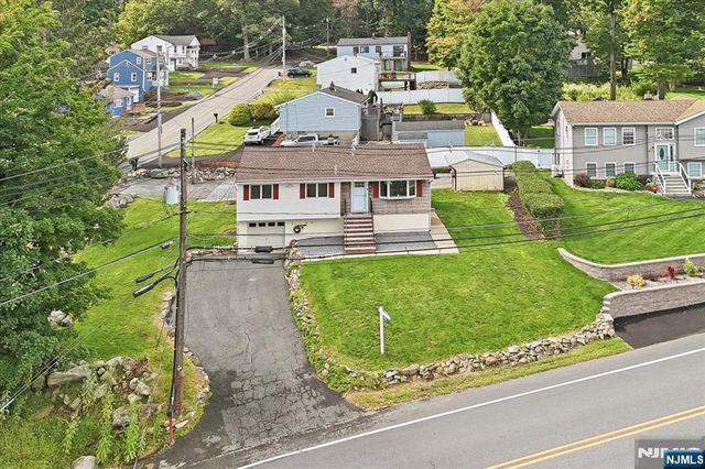 2 Crescent Road, Hopatcong, NJ 07843