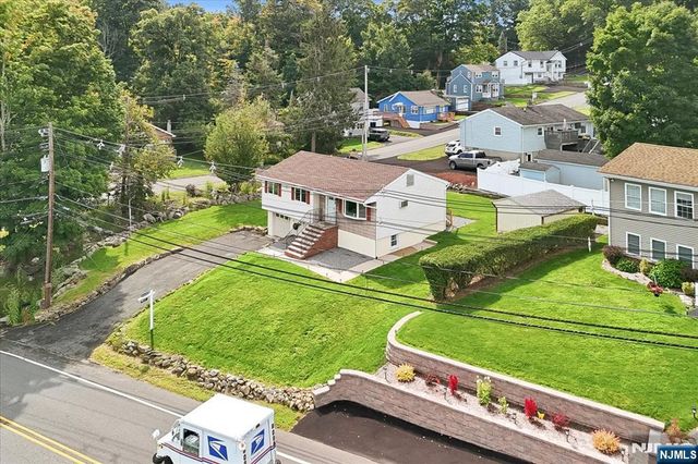 2 Crescent Road, Hopatcong, NJ 07843