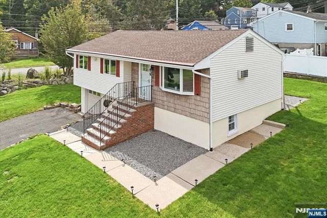 2 Crescent Road, Hopatcong, NJ 07843