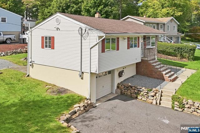 2 Crescent Road, Hopatcong, NJ 07843