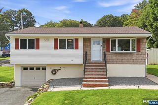 2 Crescent Road, Hopatcong, NJ 07843