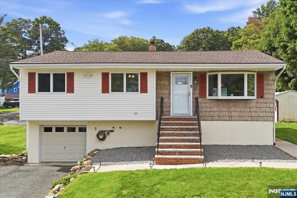 2 Crescent Road, Hopatcong, NJ 07843