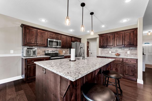 6060 S Brookside Lane, Battlefield, MO 65619