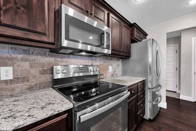 6060 S Brookside Lane, Battlefield, MO 65619