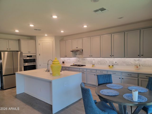 17258 W DIANA Avenue, Waddell, AZ 85355