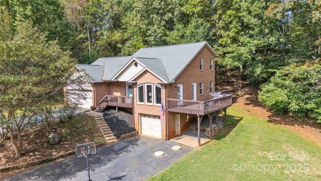 86 Sharon Valley Drive, Hickory, NC 28601