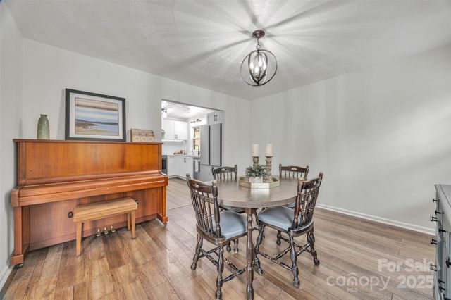 86 Sharon Valley Drive, Hickory, NC 28601