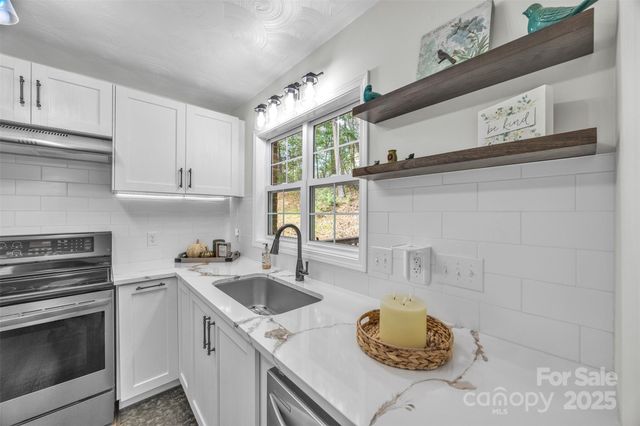 86 Sharon Valley Drive, Hickory, NC 28601