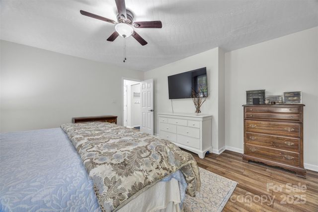 86 Sharon Valley Drive, Hickory, NC 28601