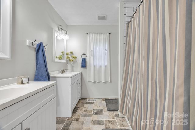 86 Sharon Valley Drive, Hickory, NC 28601