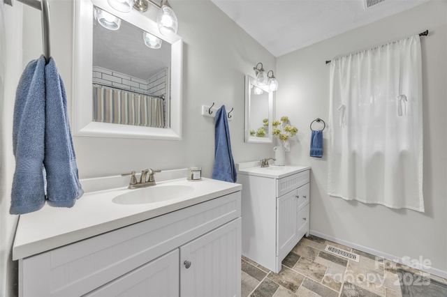 86 Sharon Valley Drive, Hickory, NC 28601