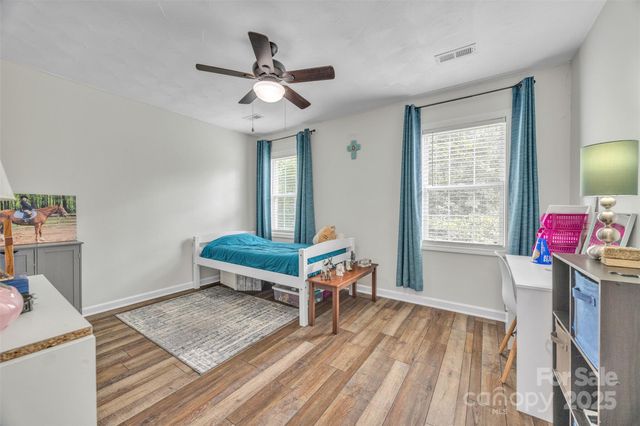 86 Sharon Valley Drive, Hickory, NC 28601