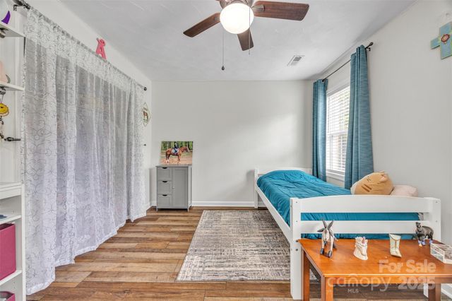 86 Sharon Valley Drive, Hickory, NC 28601