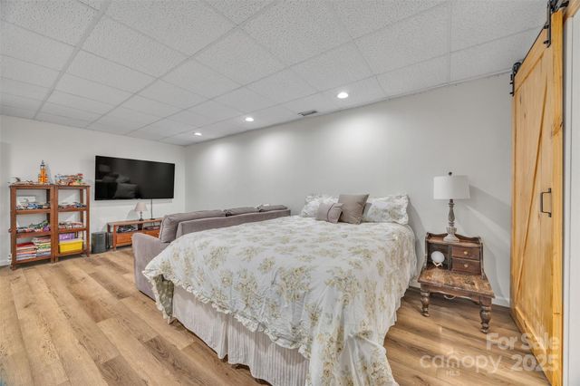 86 Sharon Valley Drive, Hickory, NC 28601