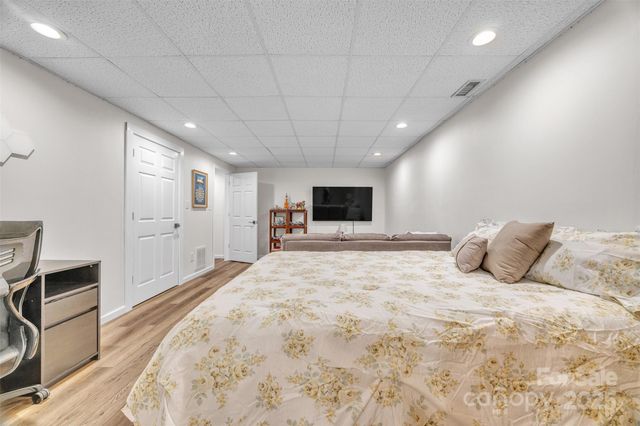 86 Sharon Valley Drive, Hickory, NC 28601