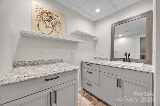 86 Sharon Valley Drive, Hickory, NC 28601