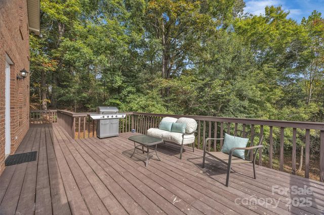 86 Sharon Valley Drive, Hickory, NC 28601