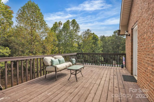 86 Sharon Valley Drive, Hickory, NC 28601