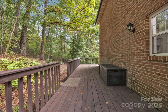 86 Sharon Valley Drive, Hickory, NC 28601