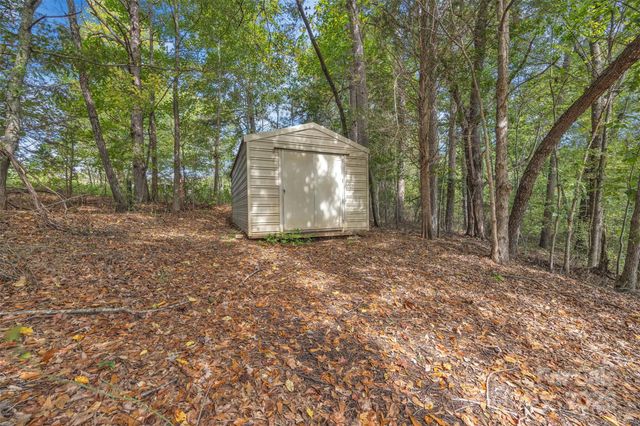 86 Sharon Valley Drive, Hickory, NC 28601